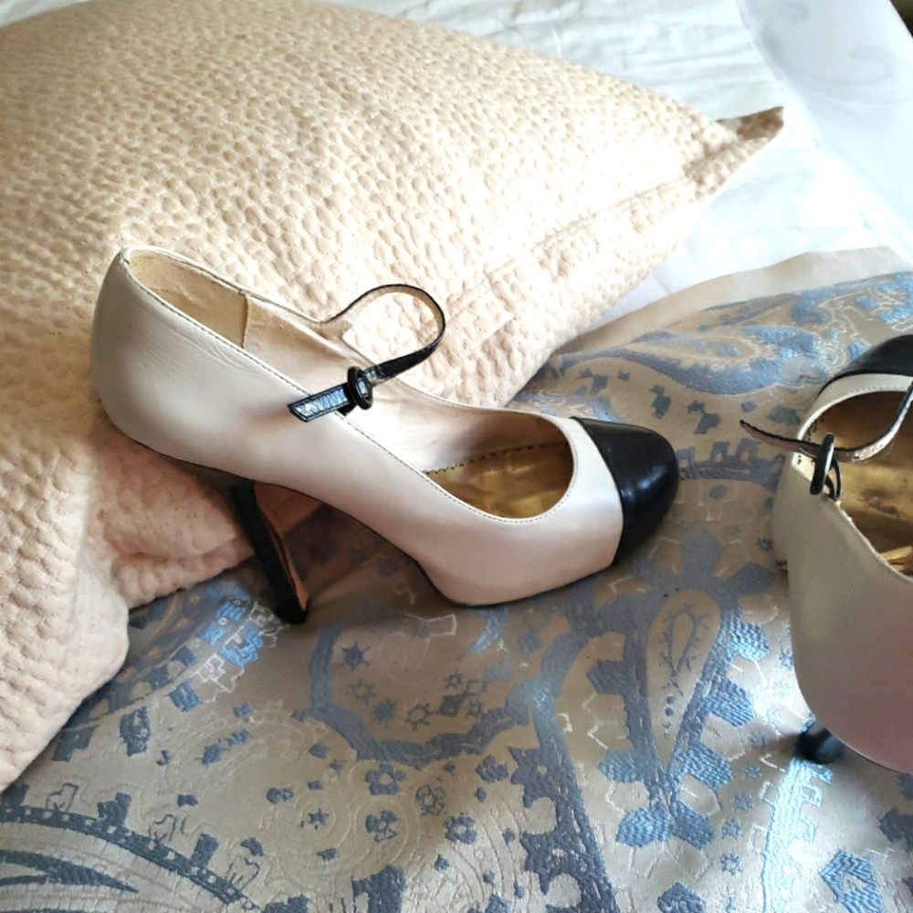 Vintage Black and White Patent Leather Mary Jane 10